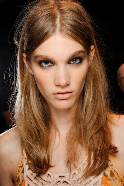 Look 18